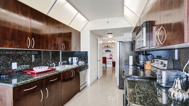 20281 E Country Club Dr 809, Aventura, FL 33180