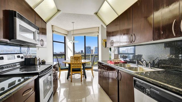 20281 E Country Club Dr 809, Aventura, FL 33180