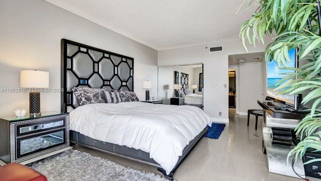 20281 E Country Club Dr 809, Aventura, FL 33180