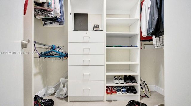 20281 E Country Club Dr 809, Aventura, FL 33180