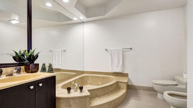 20281 E Country Club Dr 809, Aventura, FL 33180