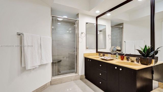 20281 E Country Club Dr 809, Aventura, FL 33180