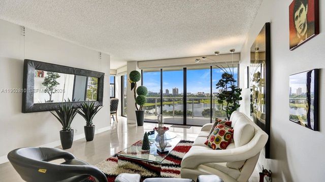 20281 E Country Club Dr 809, Aventura, FL 33180