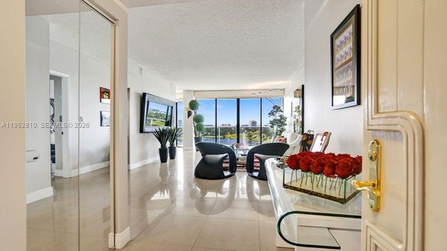 20281 E Country Club Dr 809, Aventura, FL 33180