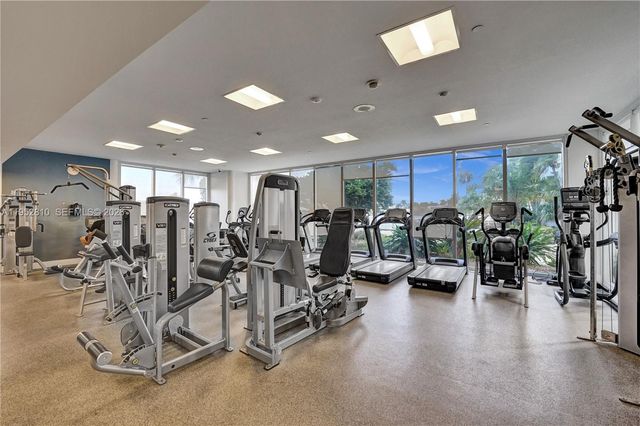 20281 E Country Club Dr 809, Aventura, FL 33180