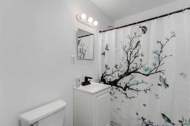 22705 Sharrow Avenue, Warren, MI 48089