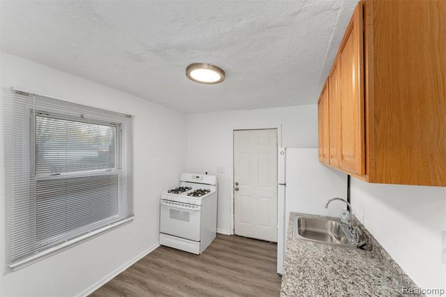 22705 Sharrow Avenue, Warren, MI 48089