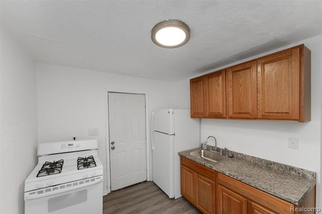 22705 Sharrow Avenue, Warren, MI 48089