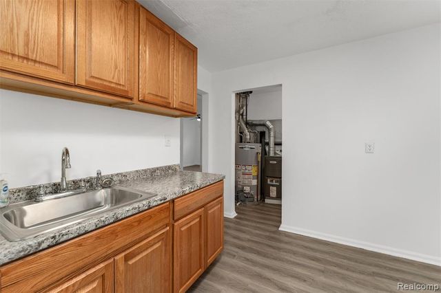 22705 Sharrow Avenue, Warren, MI 48089