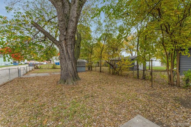 22705 Sharrow Avenue, Warren, MI 48089