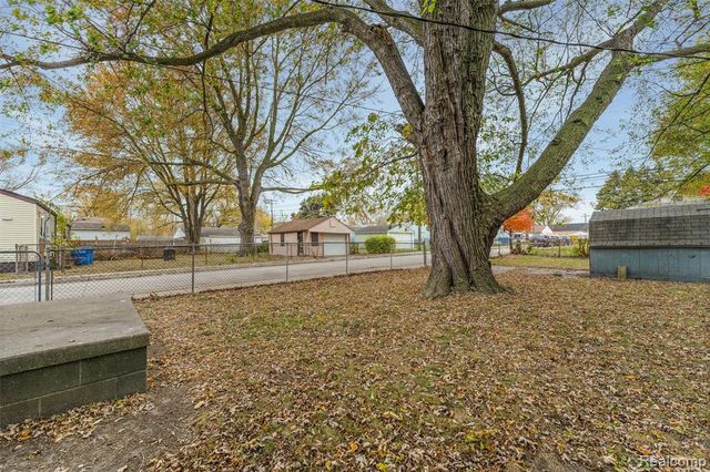 22705 Sharrow Avenue, Warren, MI 48089