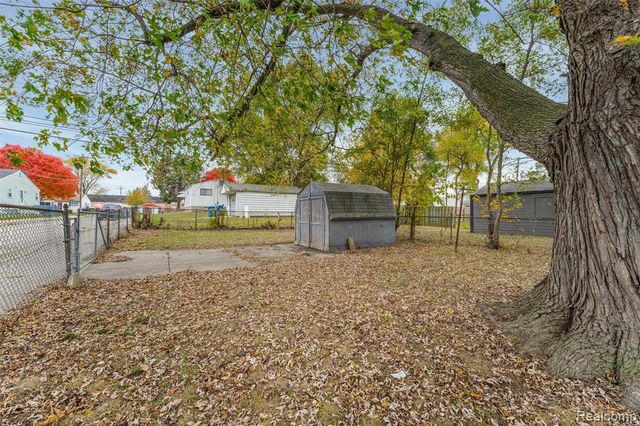 22705 Sharrow Avenue, Warren, MI 48089