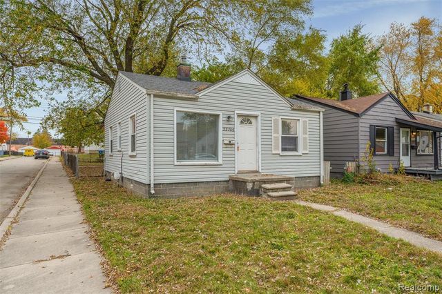 22705 Sharrow Avenue, Warren, MI 48089