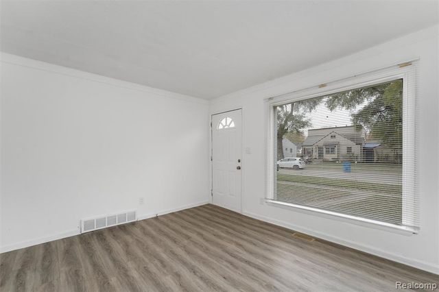 22705 Sharrow Avenue, Warren, MI 48089