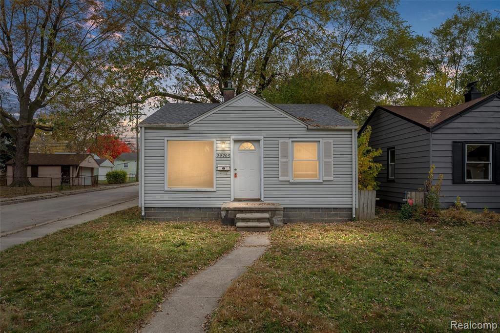 22705 Sharrow Avenue, Warren, MI 48089