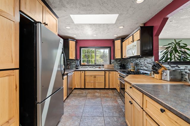 2140 N Valley View Road, Ashland, OR 97520