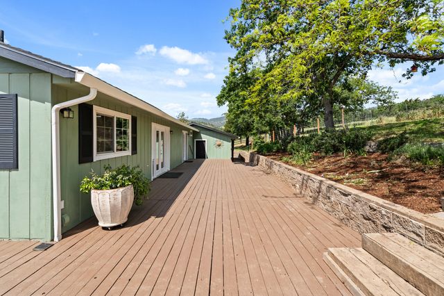 2140 N Valley View Road, Ashland, OR 97520