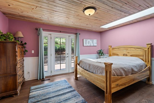 2140 N Valley View Road, Ashland, OR 97520