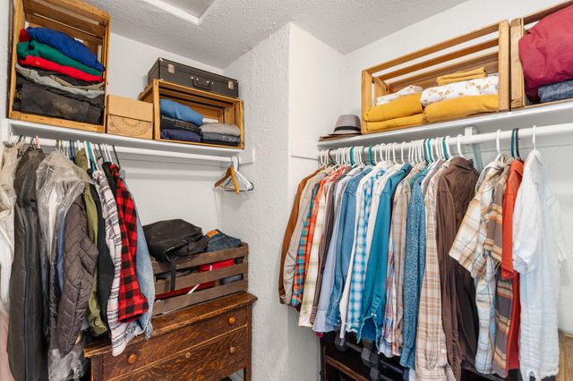 2140 N Valley View Road, Ashland, OR 97520