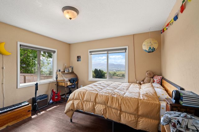2140 N Valley View Road, Ashland, OR 97520