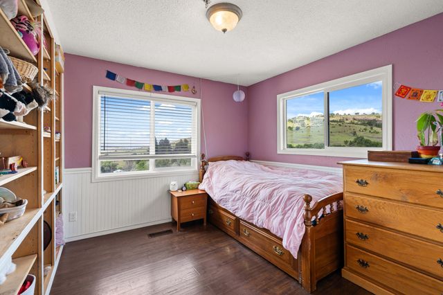 2140 N Valley View Road, Ashland, OR 97520