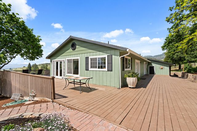 2140 N Valley View Road, Ashland, OR 97520