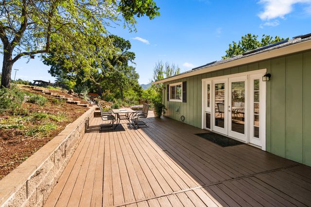 2140 N Valley View Road, Ashland, OR 97520