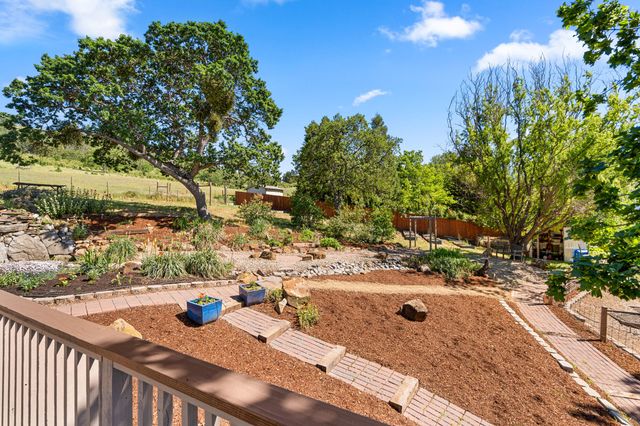 2140 N Valley View Road, Ashland, OR 97520