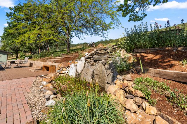 2140 N Valley View Road, Ashland, OR 97520