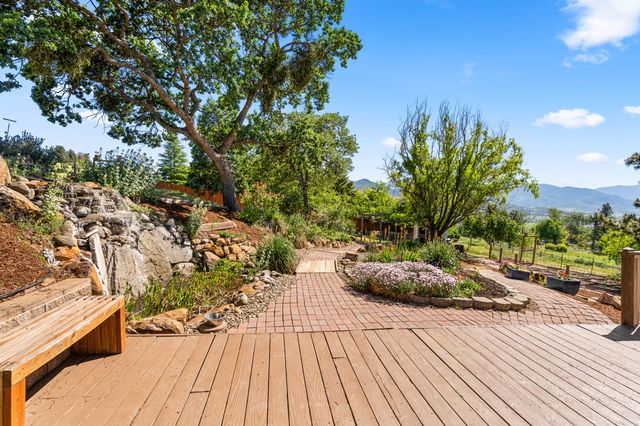 2140 N Valley View Road, Ashland, OR 97520