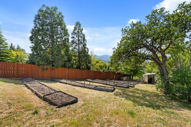 2140 N Valley View Road, Ashland, OR 97520