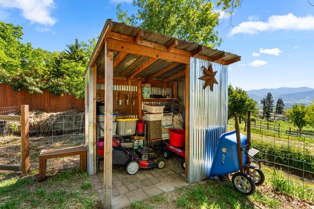 2140 N Valley View Road, Ashland, OR 97520