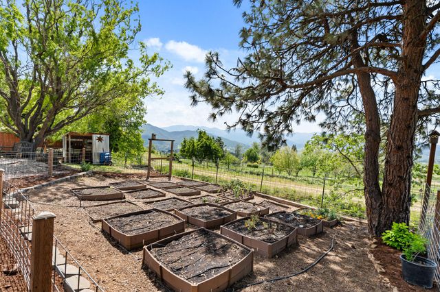 2140 N Valley View Road, Ashland, OR 97520