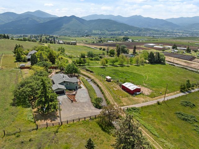 2140 N Valley View Road, Ashland, OR 97520