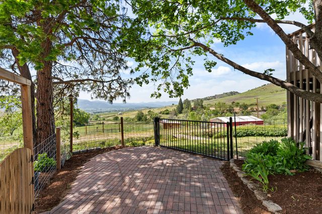 2140 N Valley View Road, Ashland, OR 97520