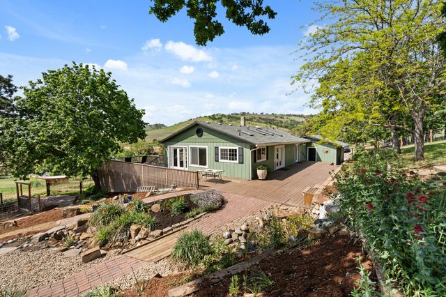 2140 N Valley View Road, Ashland, OR 97520