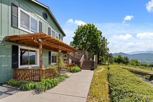 2140 N Valley View Road, Ashland, OR 97520