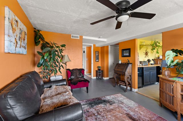 2140 N Valley View Road, Ashland, OR 97520