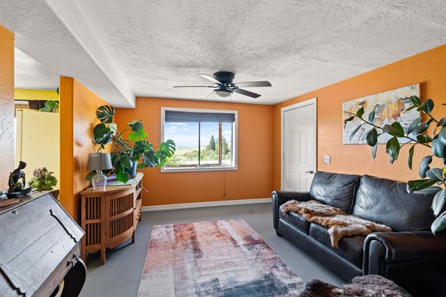 2140 N Valley View Road, Ashland, OR 97520