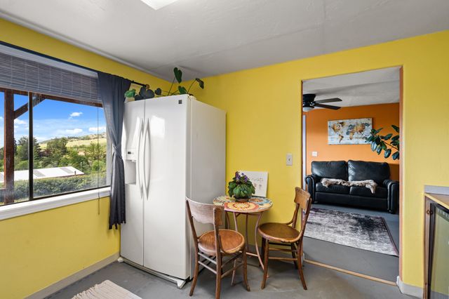 2140 N Valley View Road, Ashland, OR 97520
