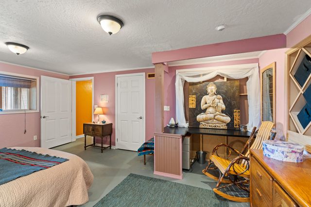 2140 N Valley View Road, Ashland, OR 97520