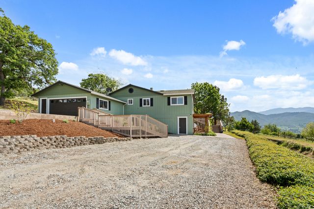 2140 N Valley View Road, Ashland, OR 97520