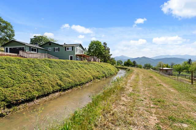 2140 N Valley View Road, Ashland, OR 97520