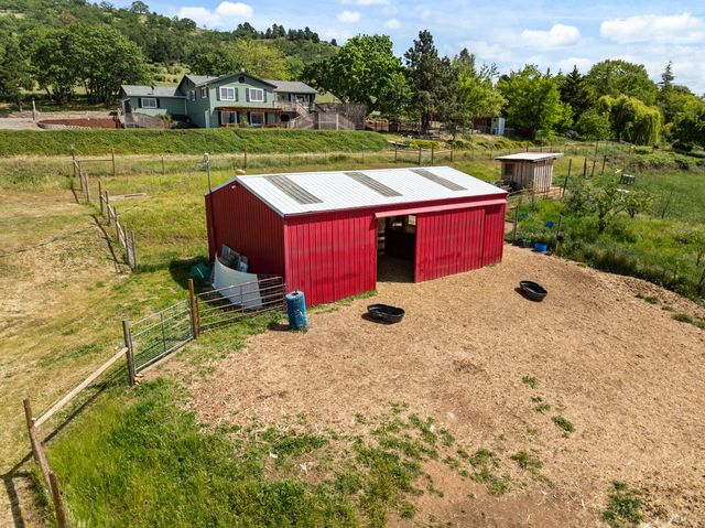 2140 N Valley View Road, Ashland, OR 97520