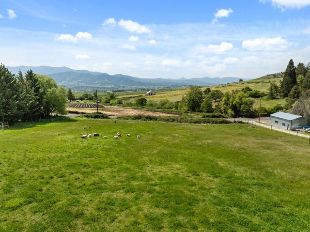 2140 N Valley View Road, Ashland, OR 97520