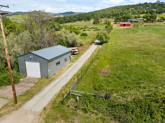 2140 N Valley View Road, Ashland, OR 97520