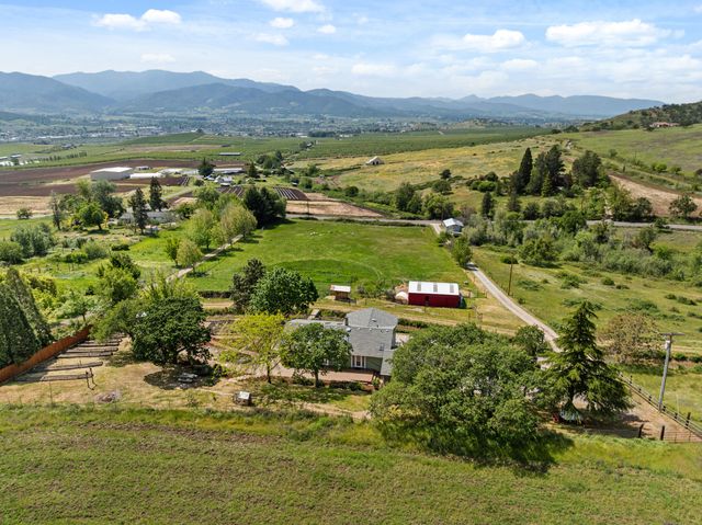 2140 N Valley View Road, Ashland, OR 97520
