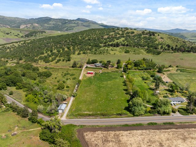 2140 N Valley View Road, Ashland, OR 97520