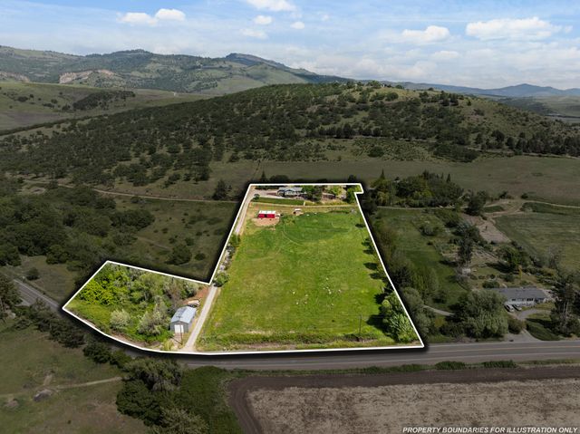 2140 N Valley View Road, Ashland, OR 97520