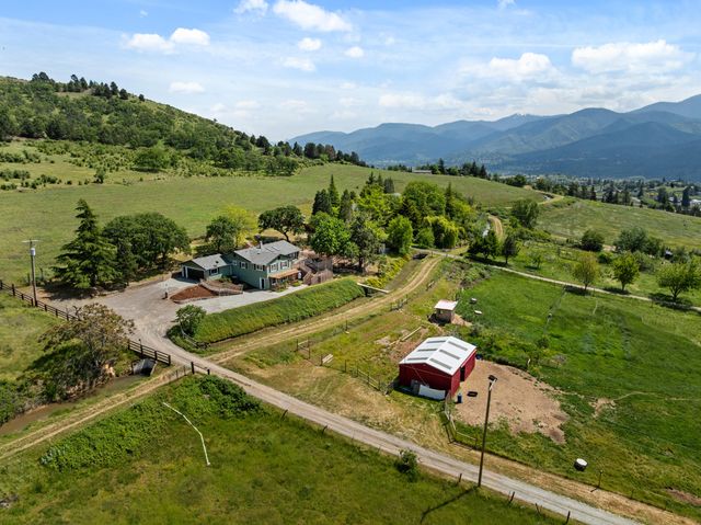 2140 N Valley View Road, Ashland, OR 97520
